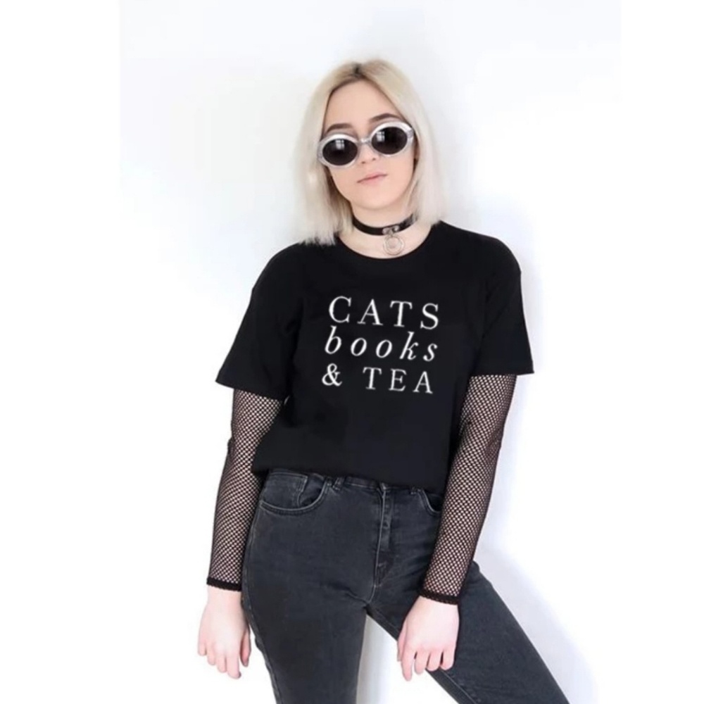 5⭐ Rated 💛Cats, Books & Tea Black T Shirt - Picture 2 of 5